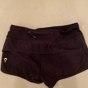 Size 7 ivivva black speedy shorts 2.5
